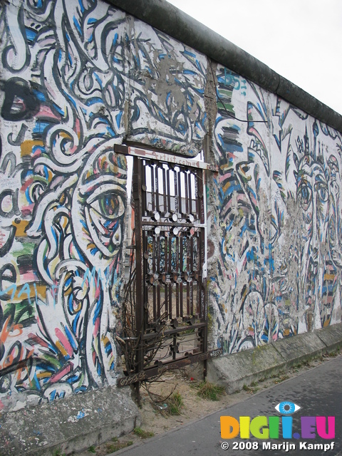 25274 Gate in Berlin wall